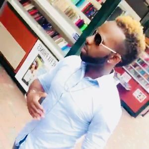 Meet your Posher, Tee